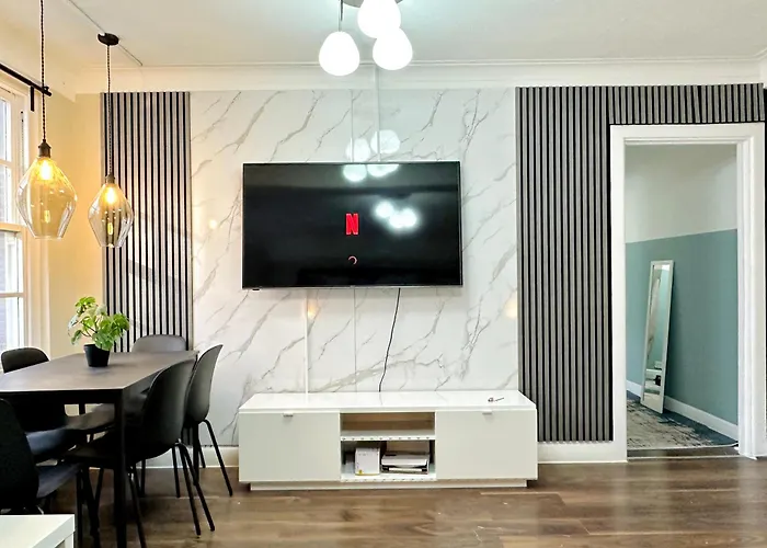 Hyde Park Comfortable Two Bedroom Apartment